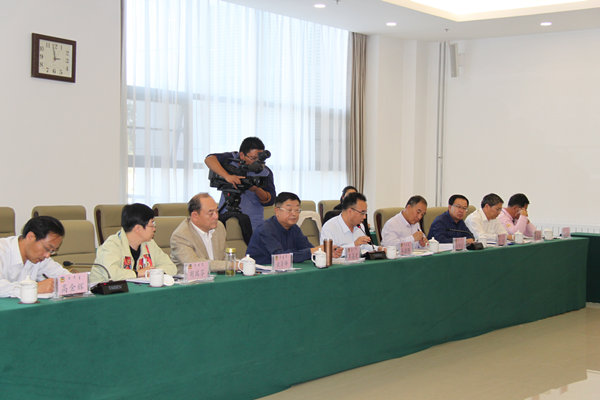 我院院長李文輝赴內(nèi)蒙古調(diào)研工業(yè)經(jīng)濟(jì)轉(zhuǎn)型升級(jí)情況